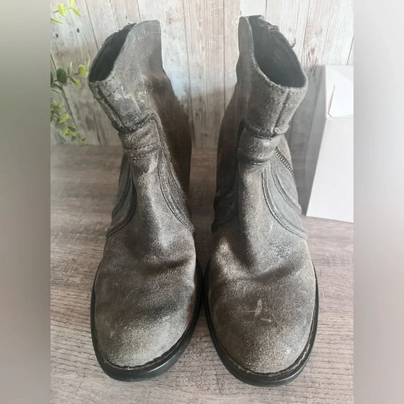 Born Anny Distressed Leather Ankle Boots Size 7 - Picture 2 of 6